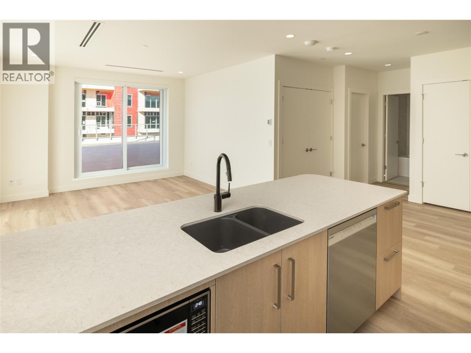 #715 3340 LAKESHORE ROAD - 5