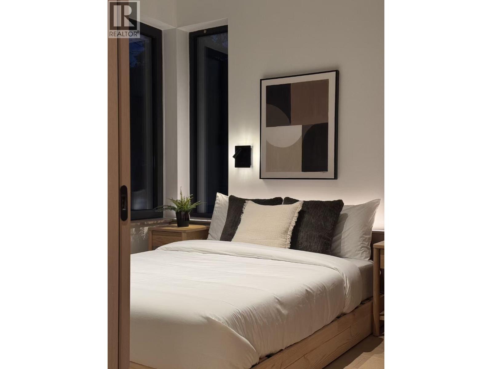 2 3460 W 14TH AVENUE, Vancouver