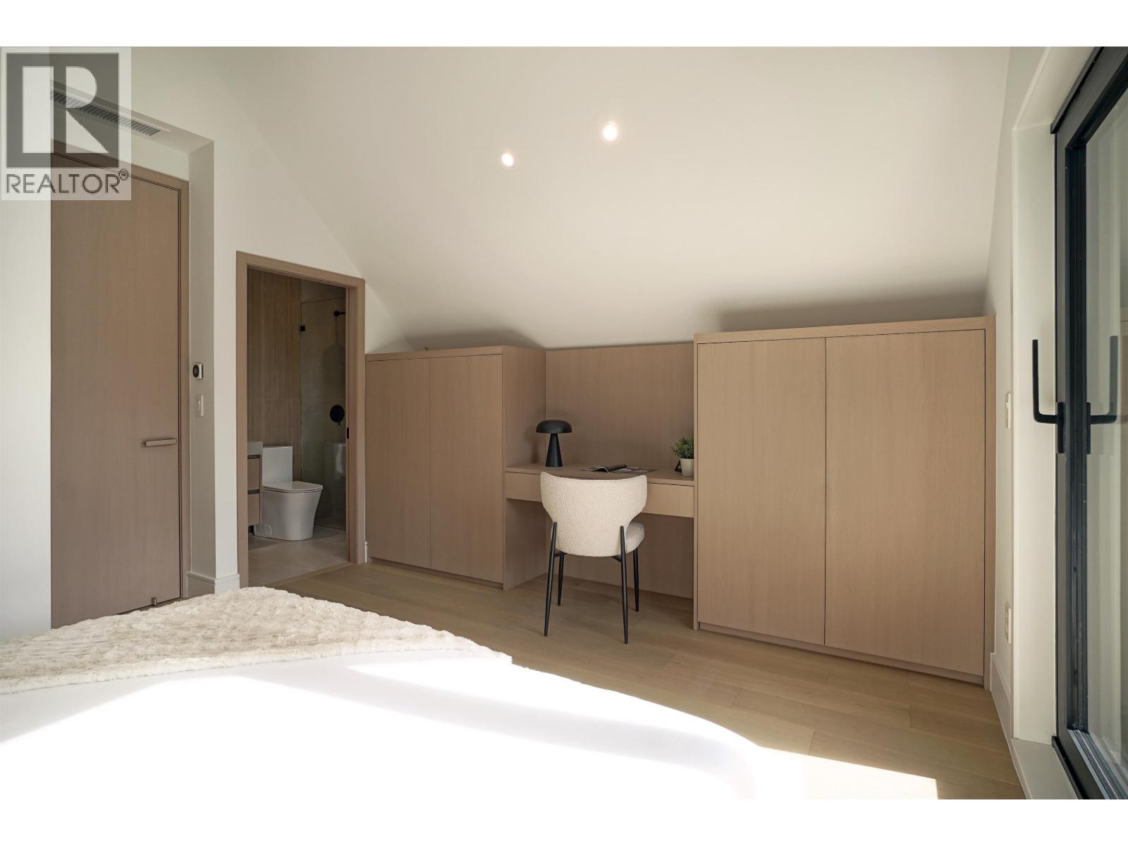 2 3460 W 14TH AVENUE, Vancouver