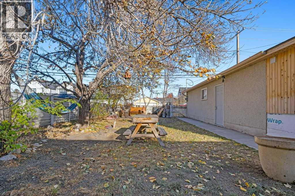 2340 54 Avenue SW, Calgary, Alberta