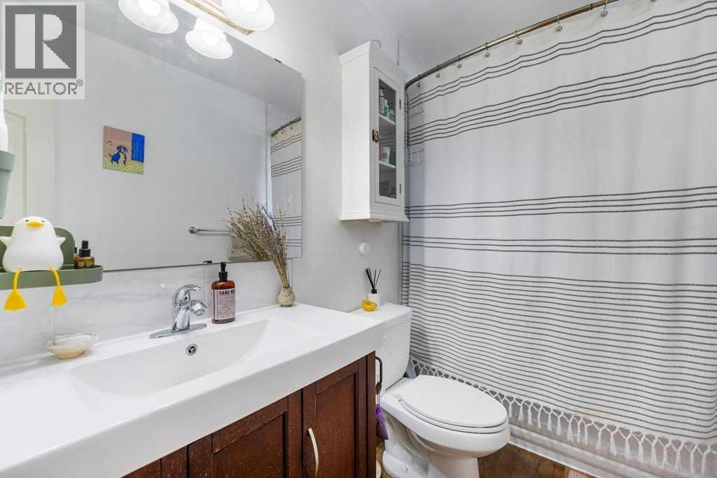 Single Family House Bungalow for Sale in   Avenue SW North Glenmore Park Calgary 