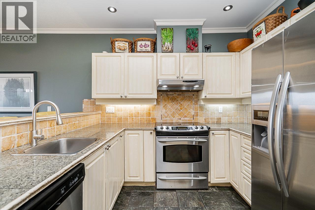 #107-1120 TSATSU SHORES Drive, Delta