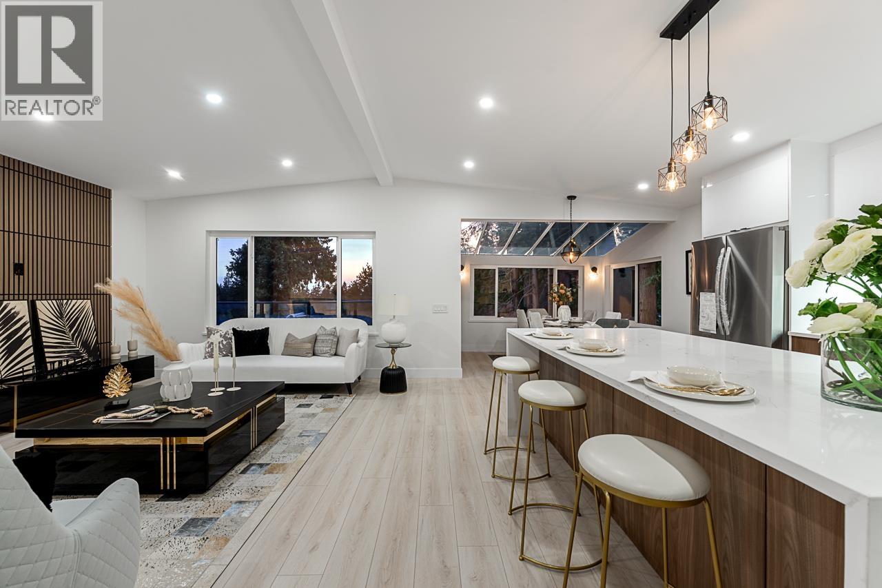 531 GREENWAY AVENUE, North Vancouver