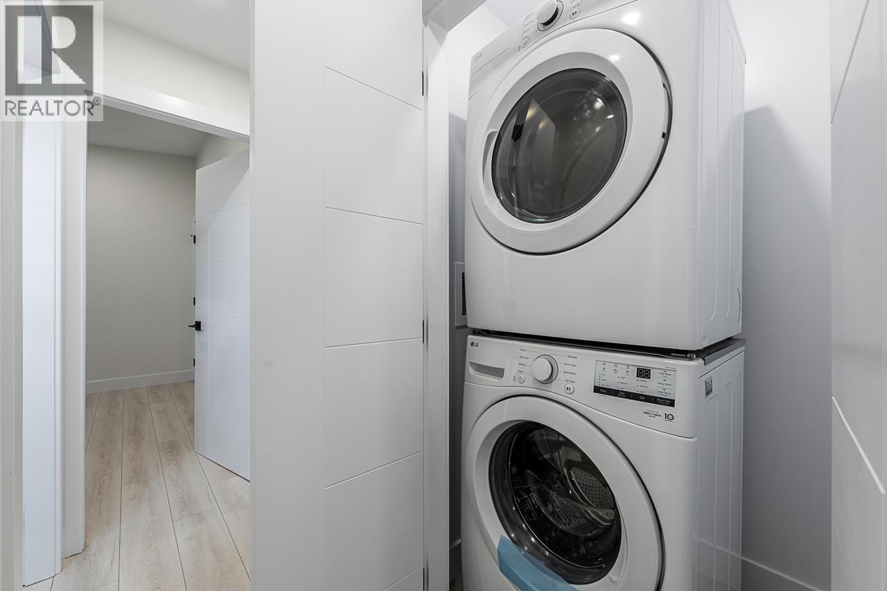 531 GREENWAY AVENUE, North Vancouver