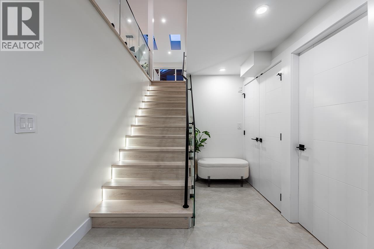 531 GREENWAY AVENUE, North Vancouver