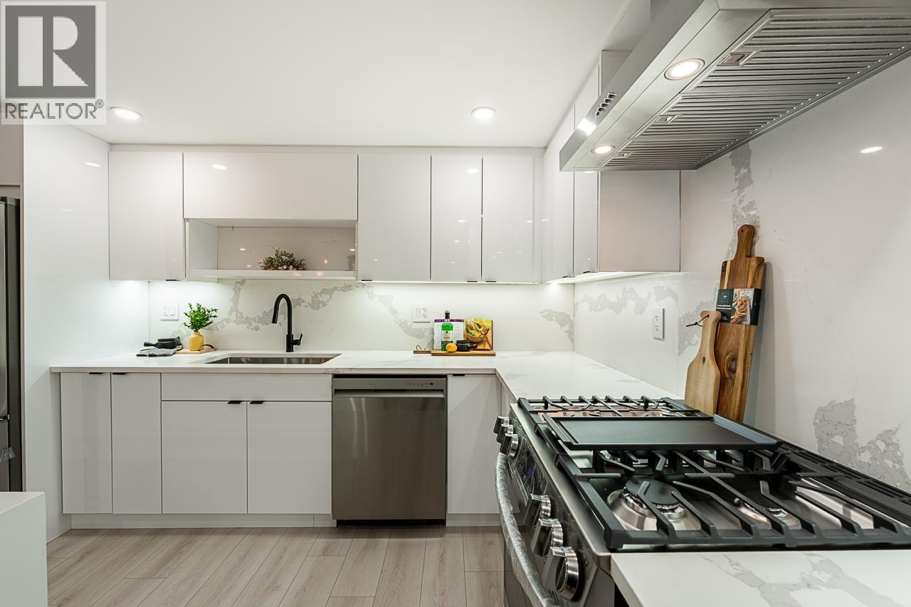 531 GREENWAY AVENUE, North Vancouver