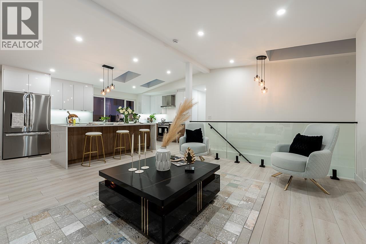 531 GREENWAY AVENUE, North Vancouver