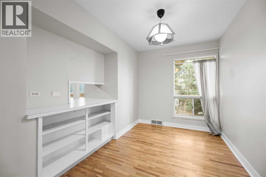 Single Family House Bungalow for Sale in   Avenue SW Elboya Calgary 