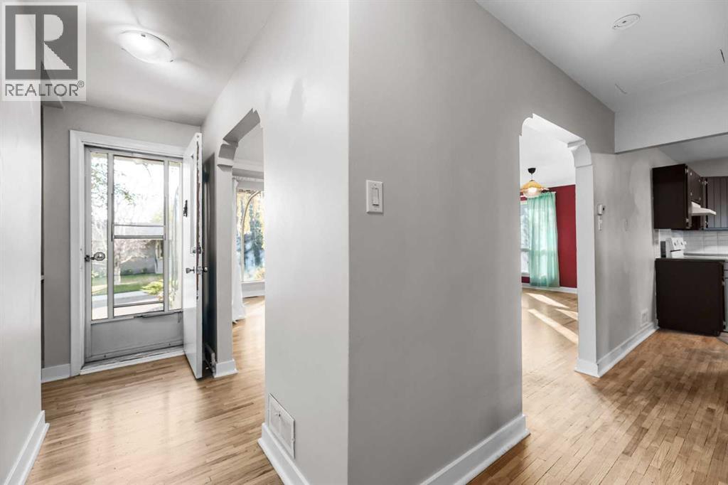 Single Family House Bungalow for Sale in   Avenue SW Elboya Calgary 