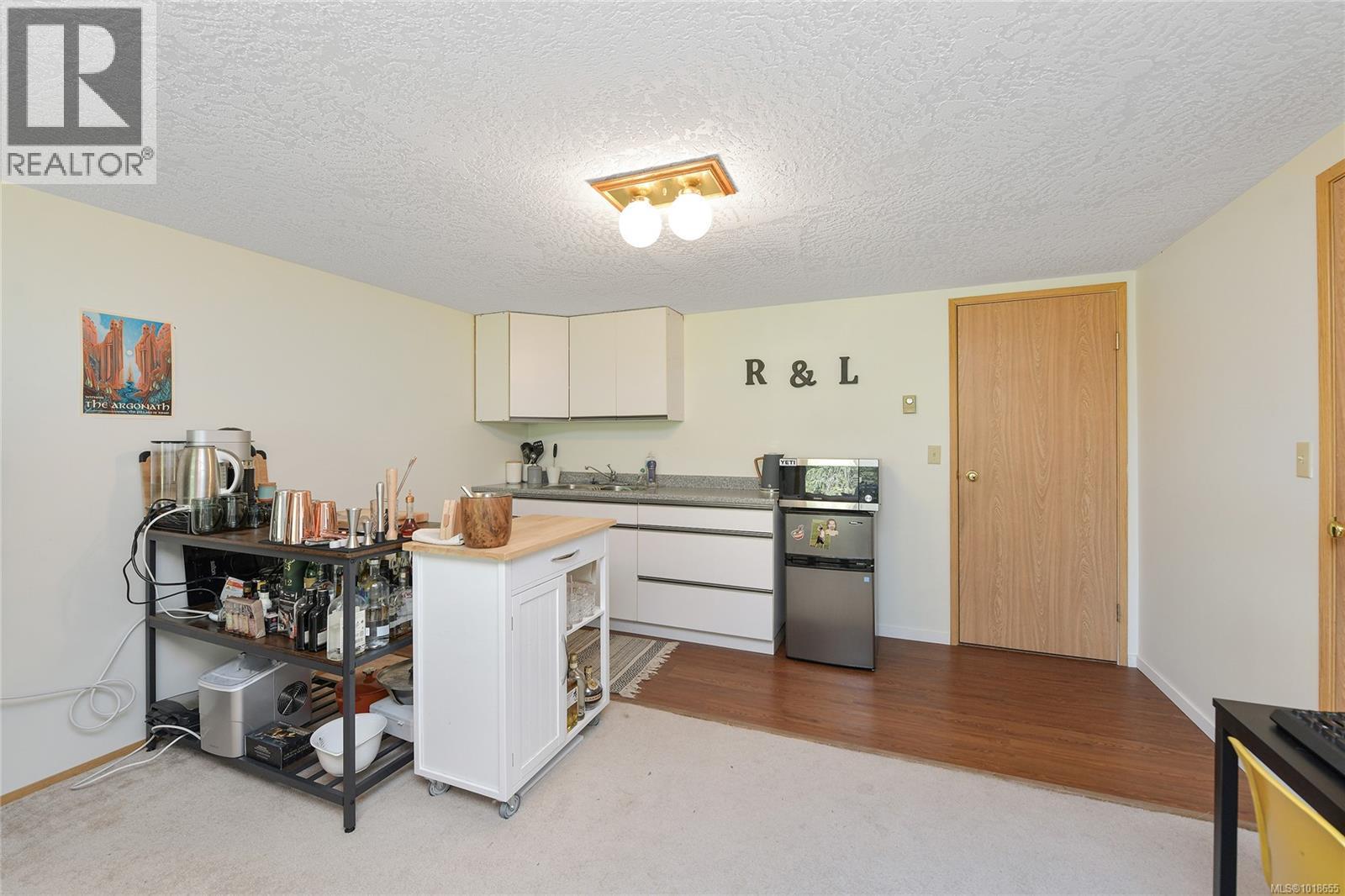 #27 4125 INTERURBAN RD - 34