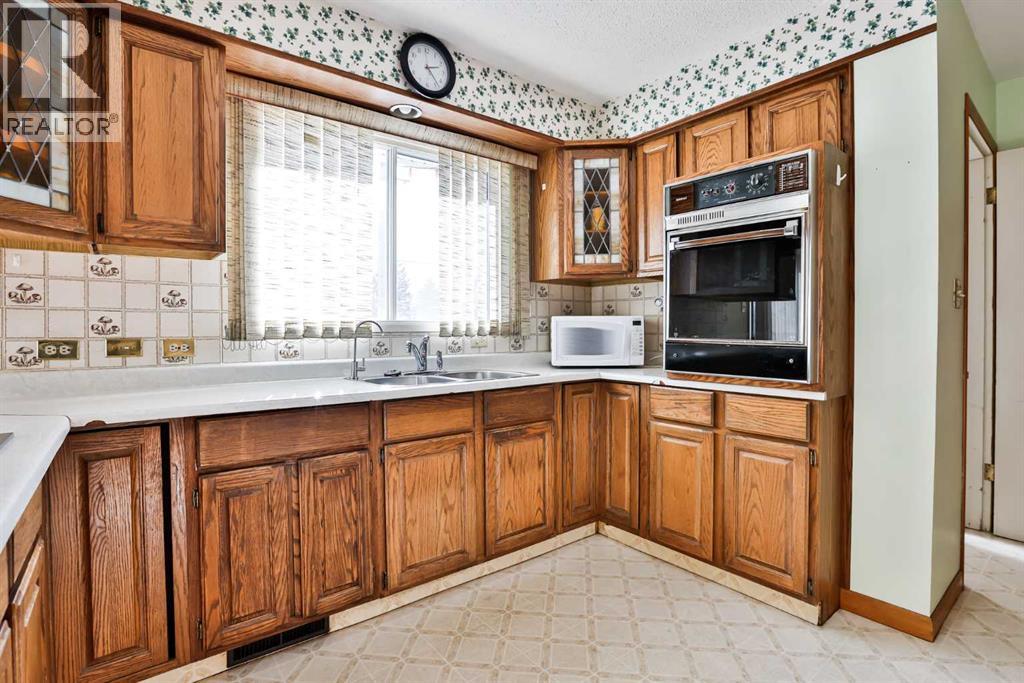 Single Family House Bungalow for Sale in  th Avenue S Victoria Park Lethbridge 