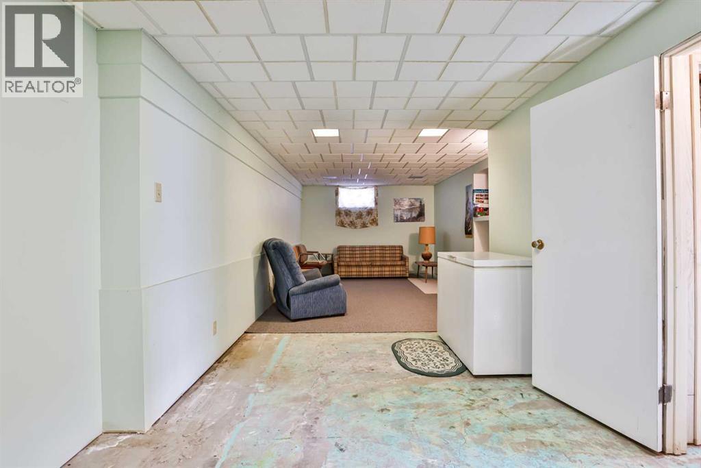 Single Family House Bungalow for Sale in  th Avenue S Victoria Park Lethbridge 