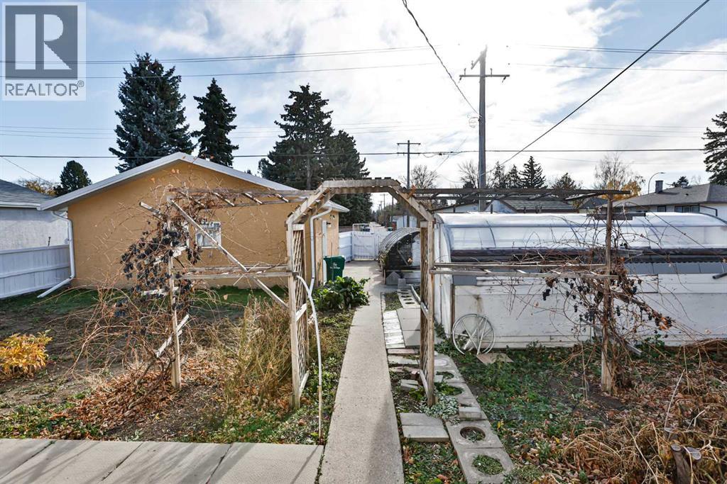 Single Family House Bungalow for Sale in  th Avenue S Victoria Park Lethbridge 