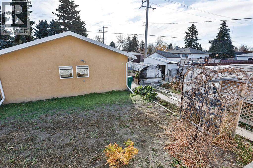 Single Family House Bungalow for Sale in  th Avenue S Victoria Park Lethbridge 