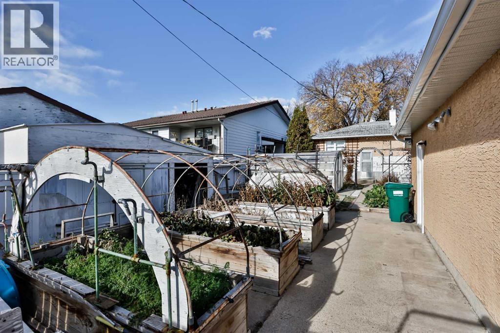 Single Family House Bungalow for Sale in  th Avenue S Victoria Park Lethbridge 