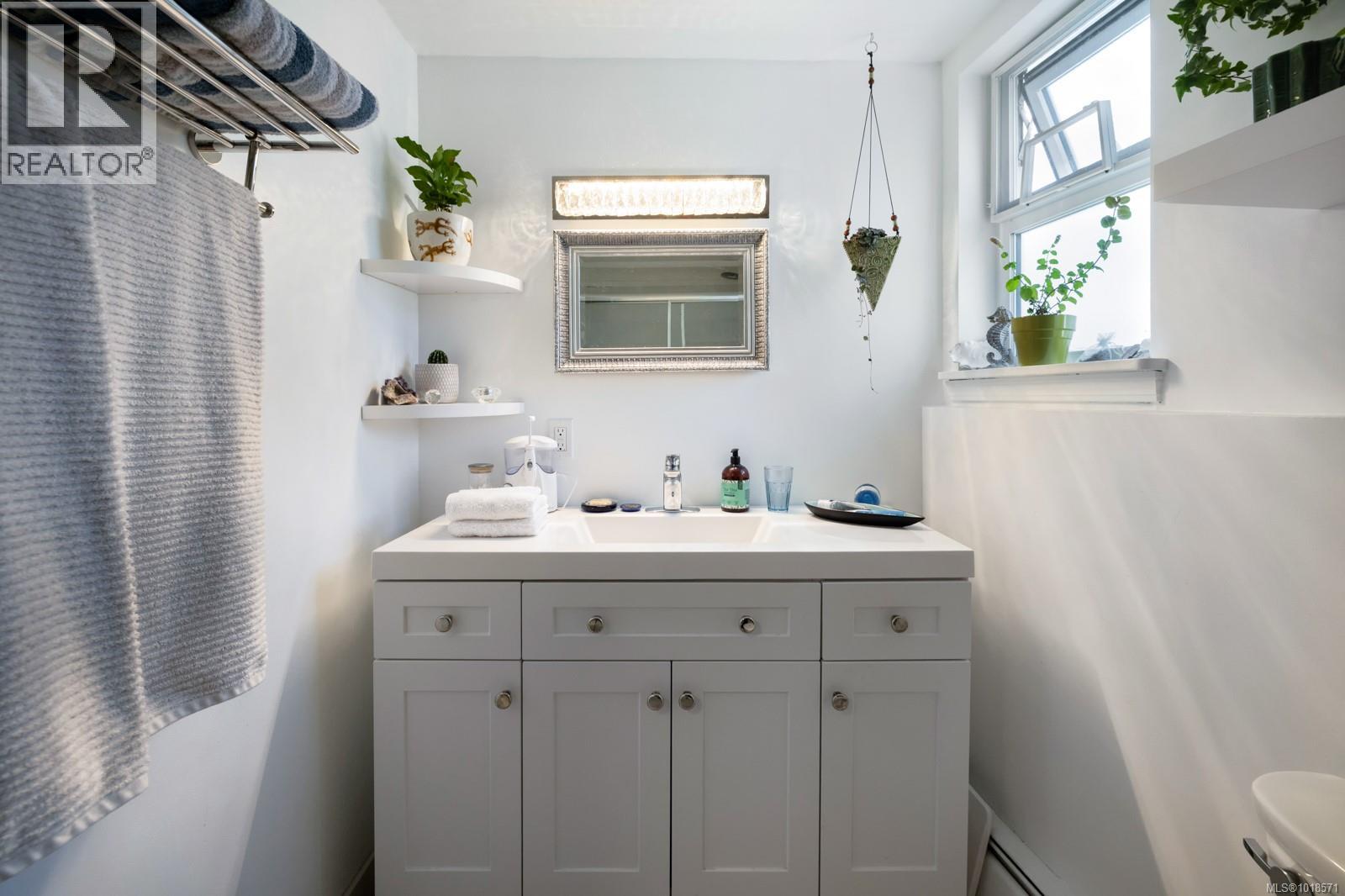 #112 3040 PINE ST - 18