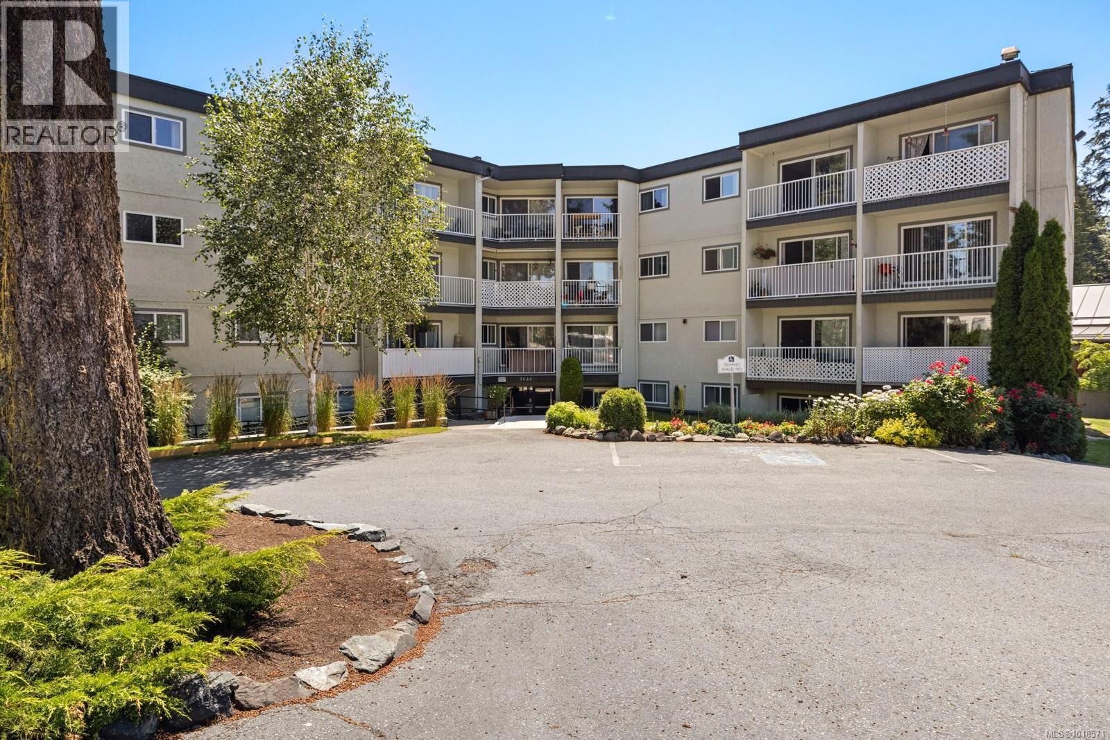 #112 3040 PINE ST - 3