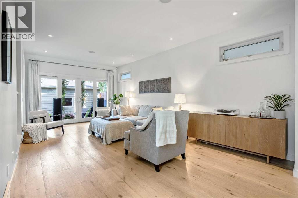 Single Family House for Sale in   Avenue SW North Glenmore Park Calgary 