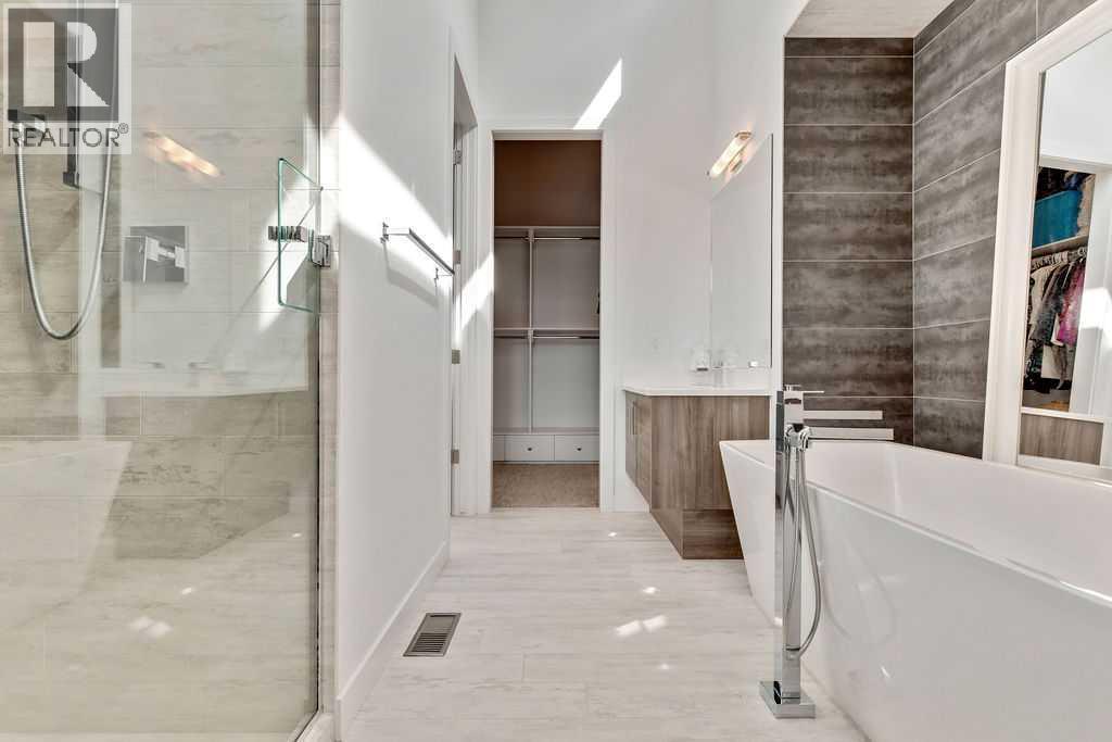 Single Family House for Sale in   Avenue SW North Glenmore Park Calgary 