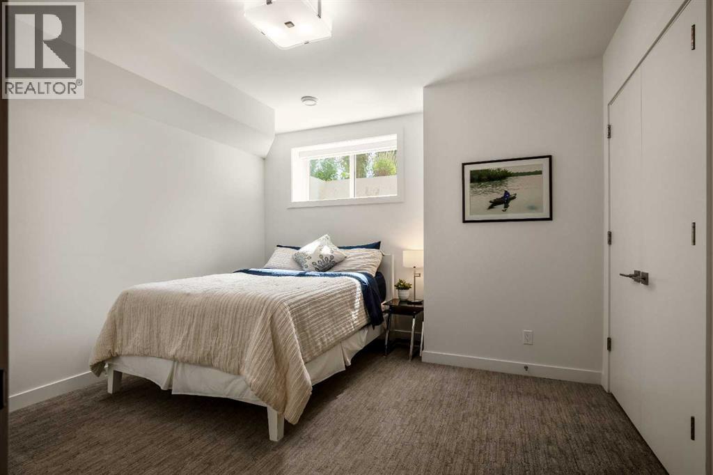 Single Family House for Sale in   Avenue SW North Glenmore Park Calgary 