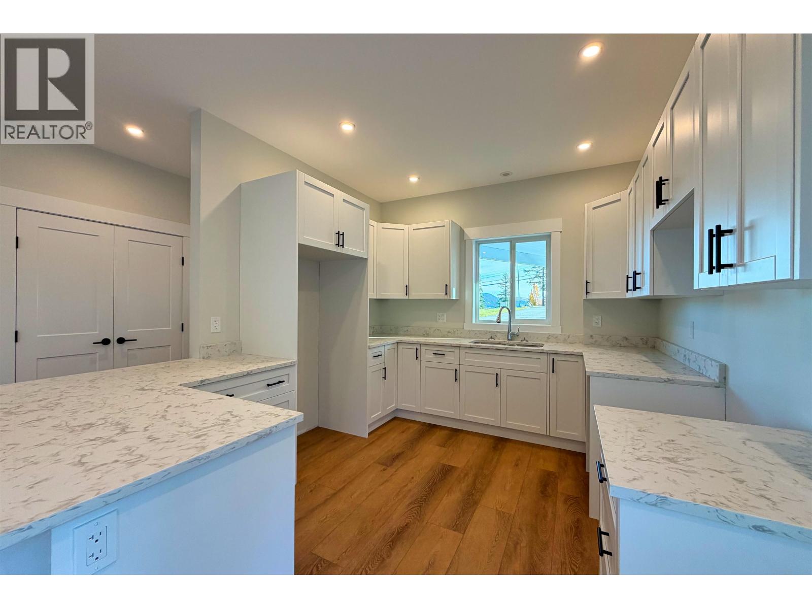 #18 555 WOTZKE DRIVE - 6