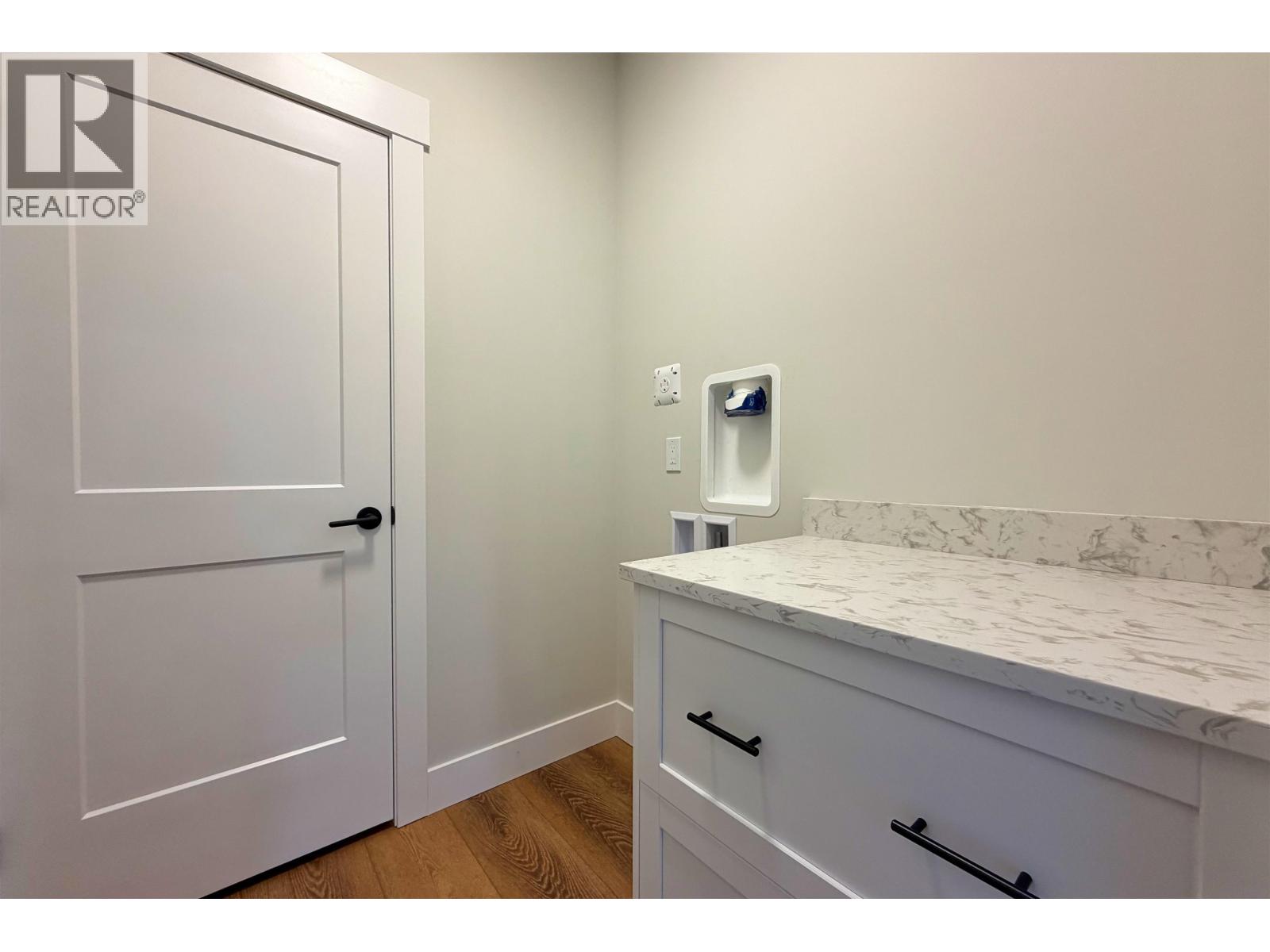 #18 555 WOTZKE DRIVE - 8