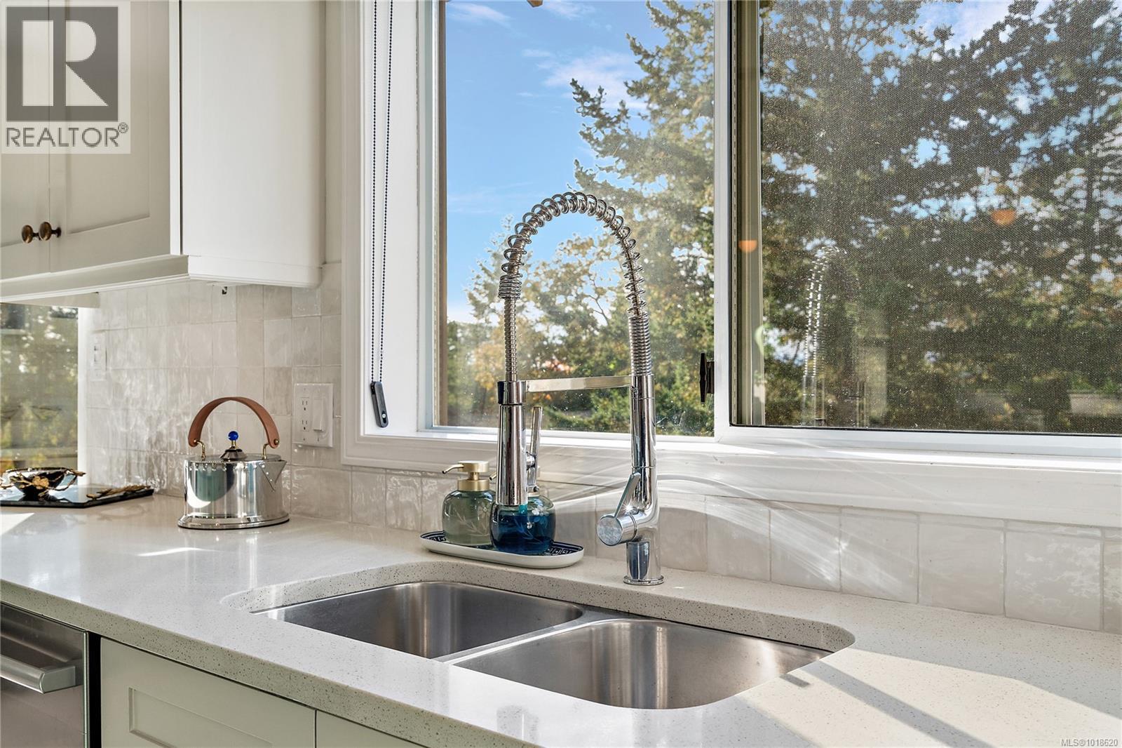 #21 909 CAROLWOOD DR - 14