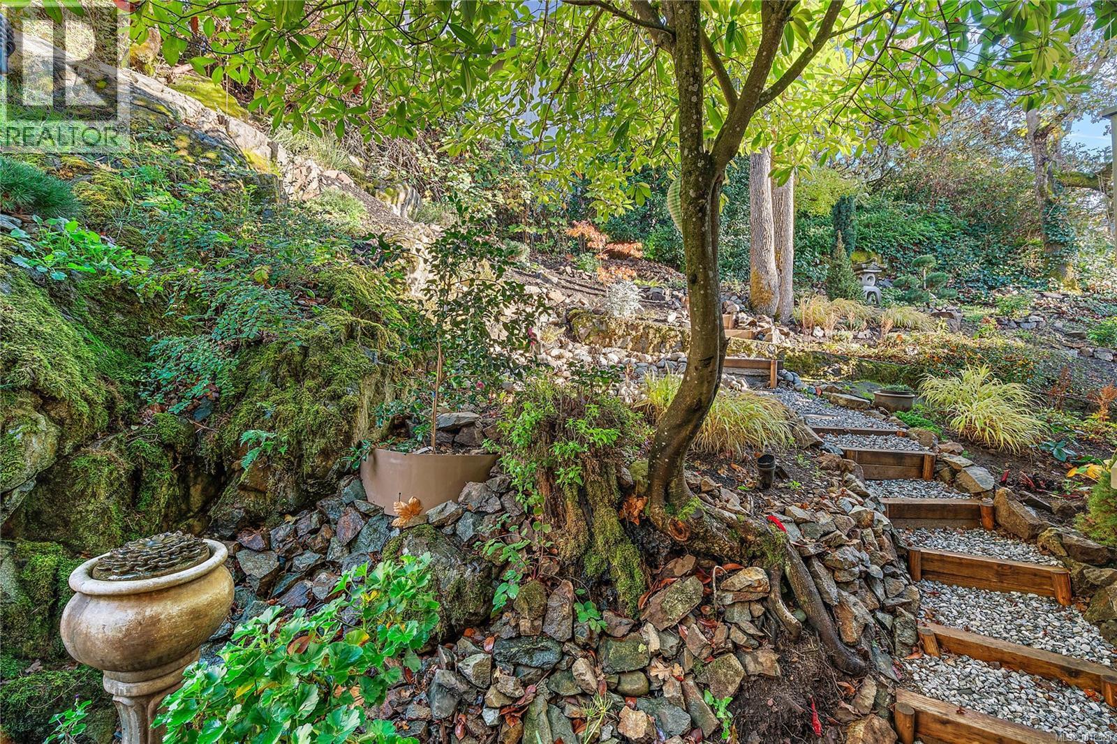 #21 909 CAROLWOOD DR - 34