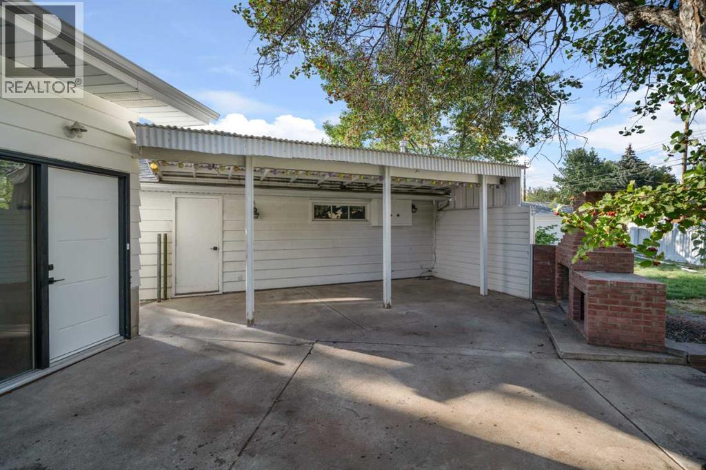 Single Family House Bungalow for Sale in  Breen Crescent NW Brentwood Calgary 