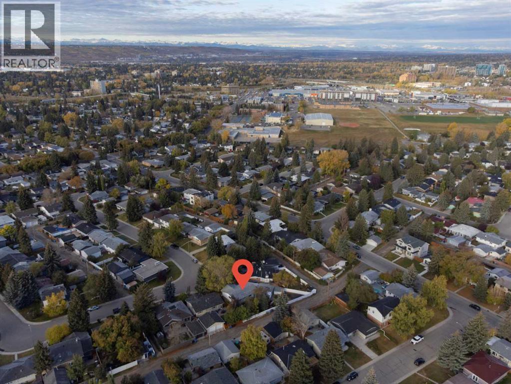 Single Family House Bungalow for Sale in  Breen Crescent NW Brentwood Calgary 