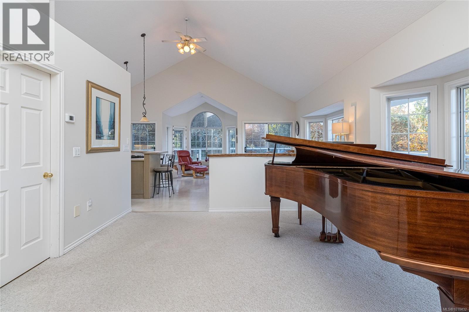 11474 Sumac Dr, North Saanich