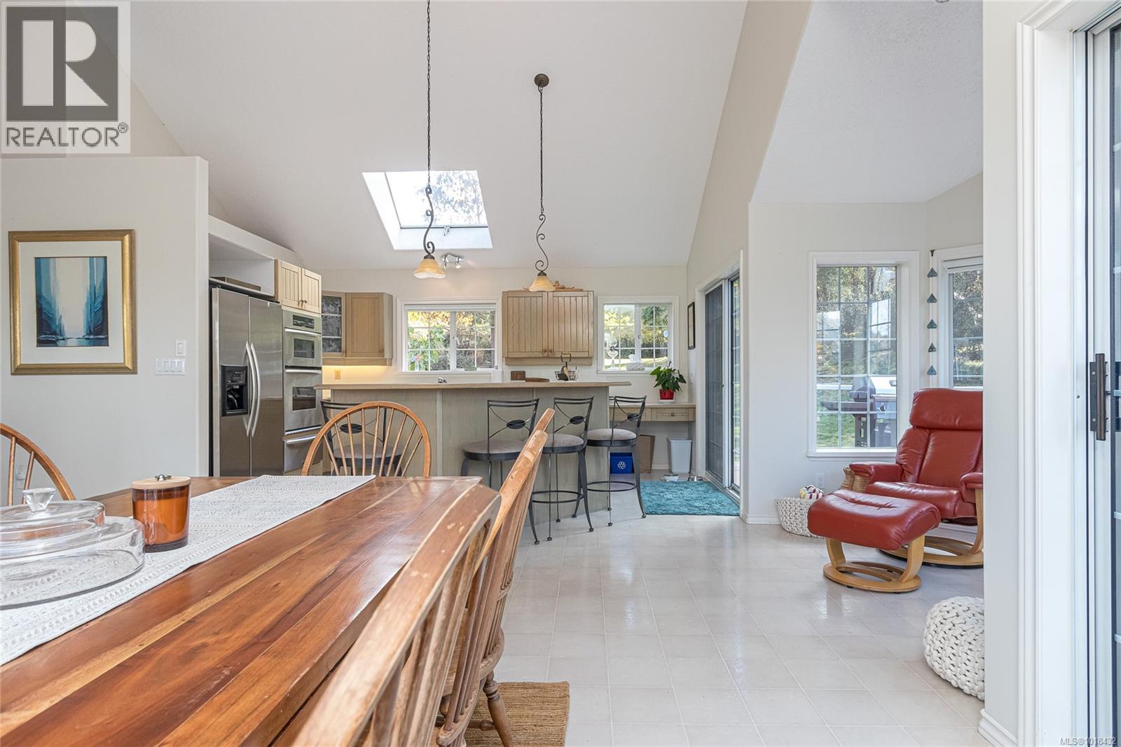 11474 Sumac Dr, North Saanich