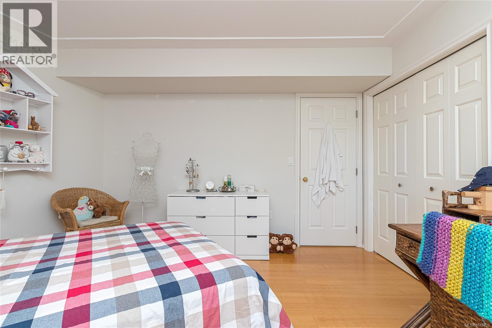 11474 Sumac Dr, North Saanich