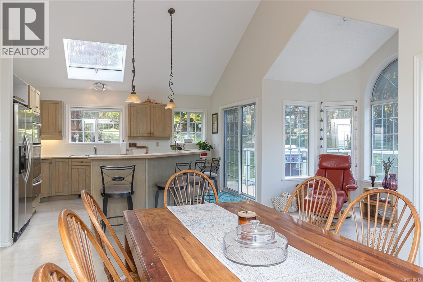 11474 Sumac Dr, North Saanich