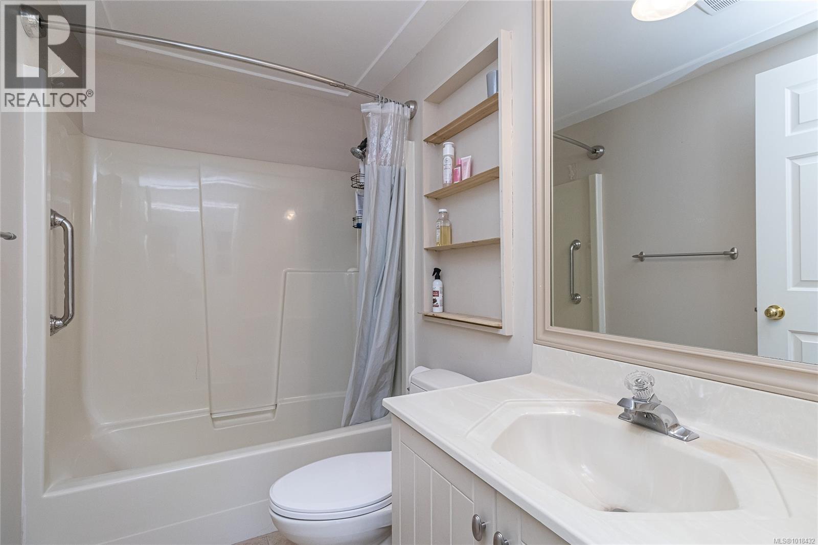 11474 Sumac Dr, North Saanich