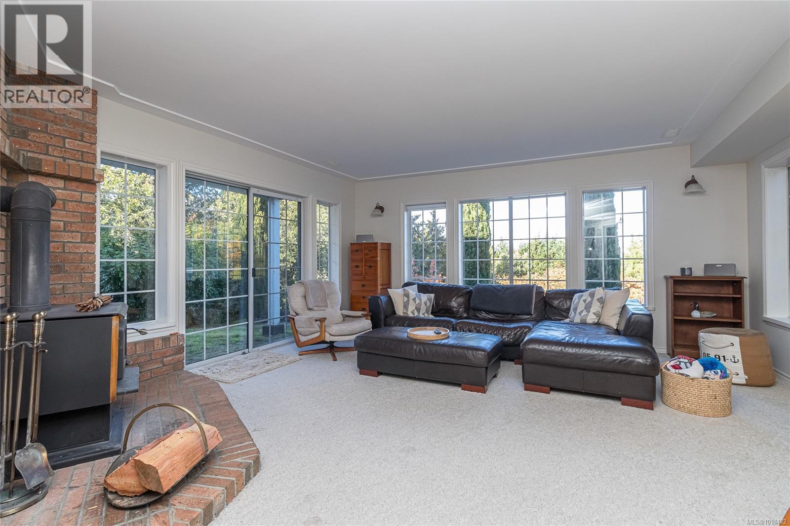 11474 Sumac Dr, North Saanich