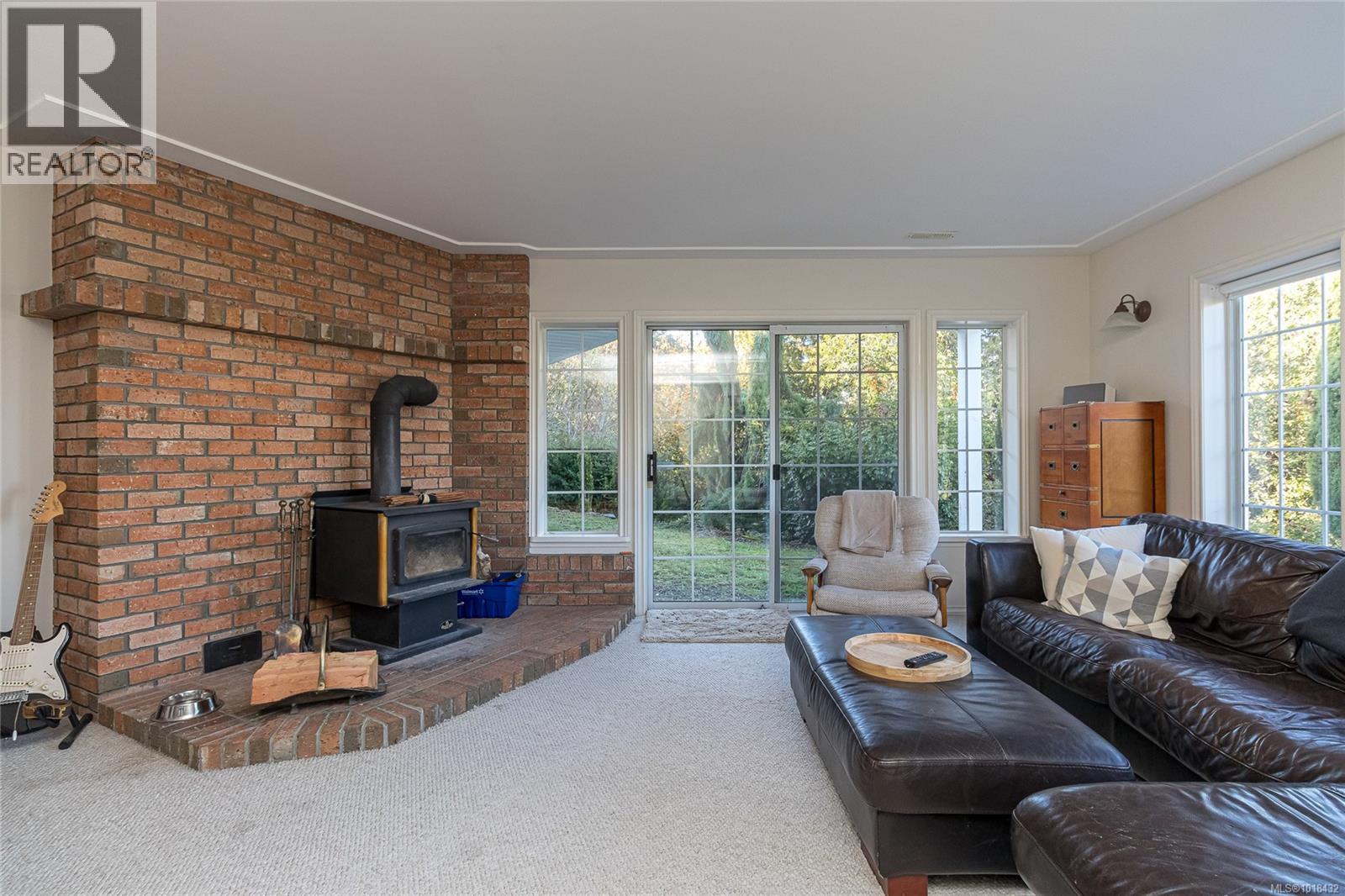 11474 Sumac Dr, North Saanich