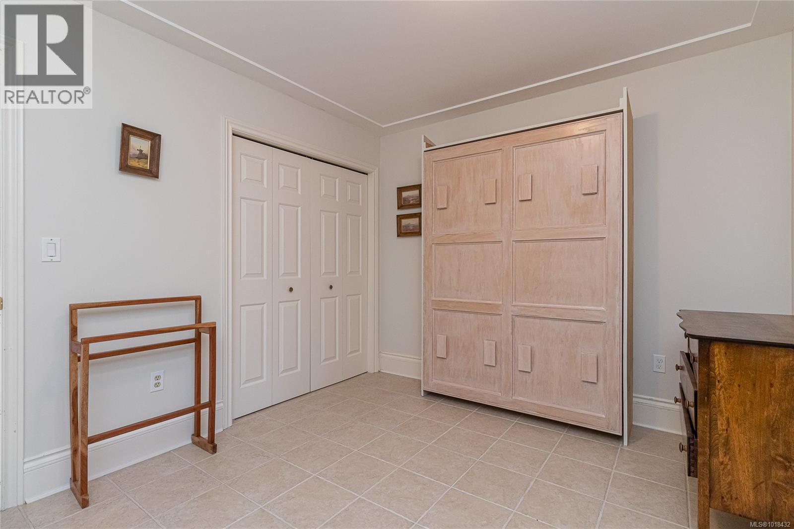 11474 Sumac Dr, North Saanich