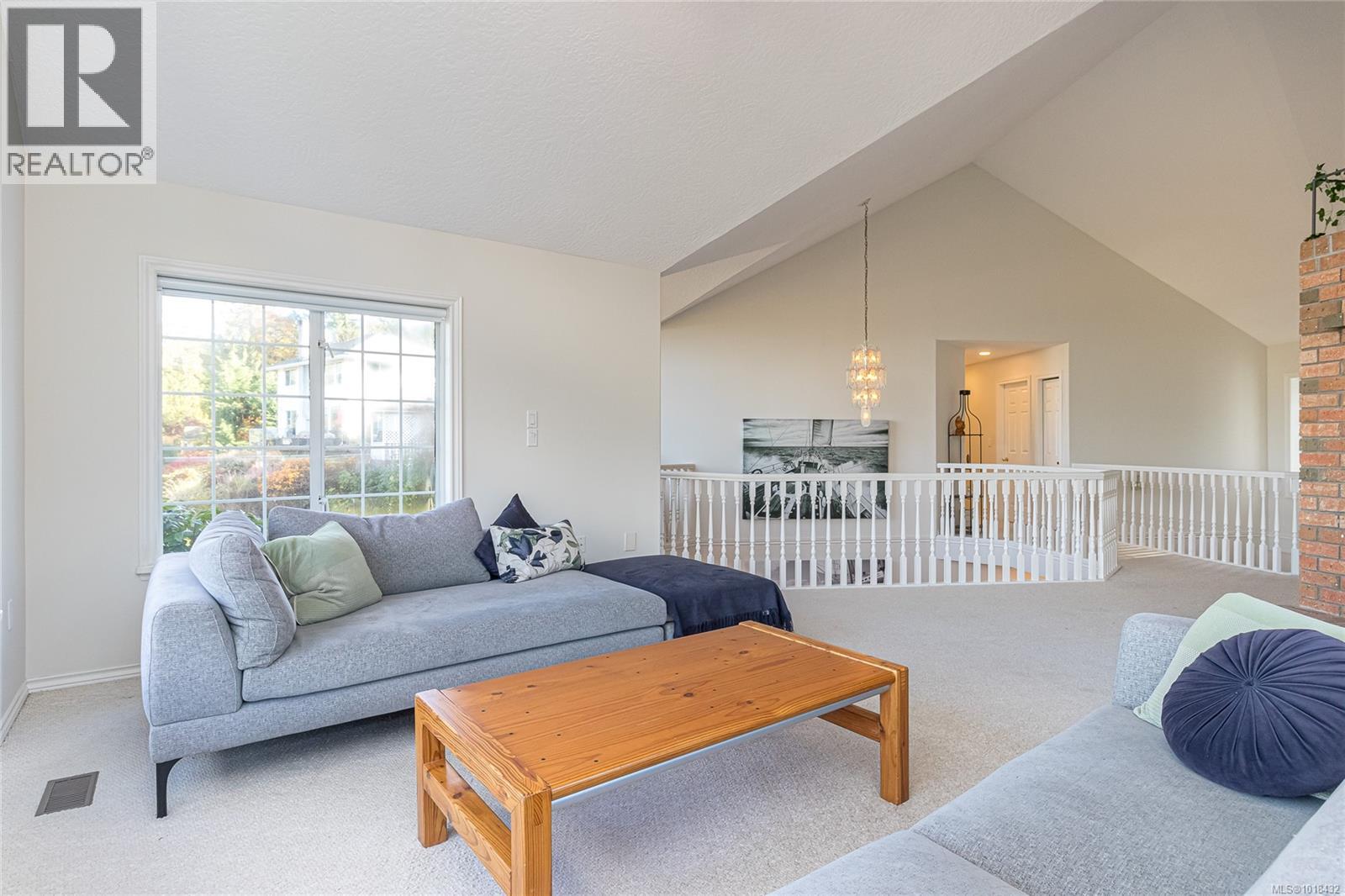 11474 Sumac Dr, North Saanich