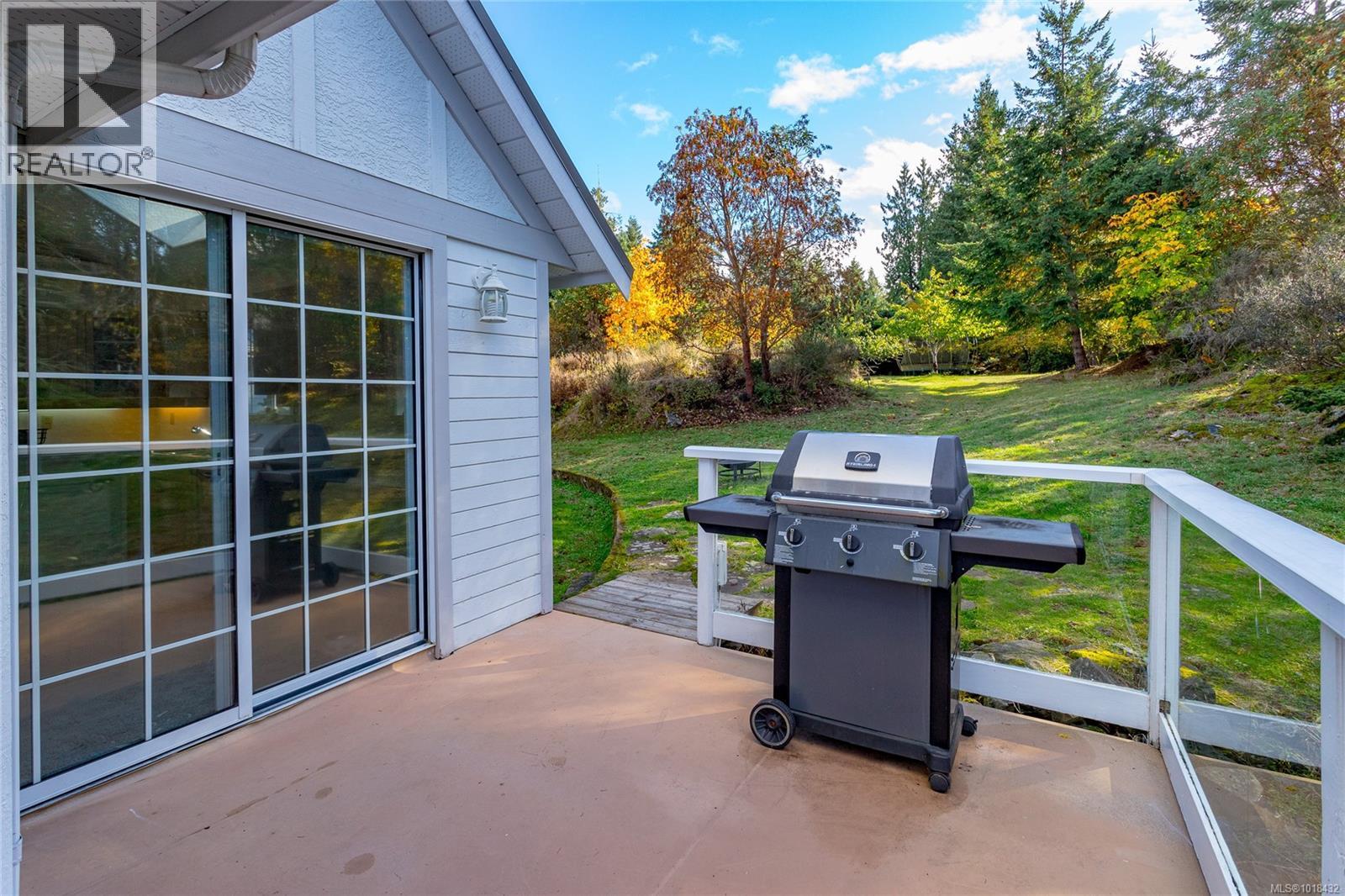 11474 Sumac Dr, North Saanich