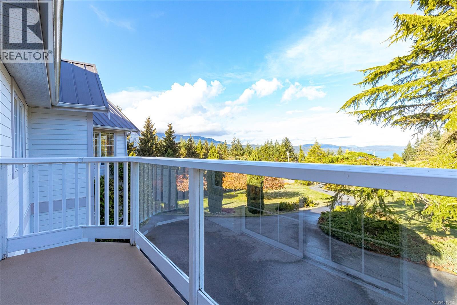 11474 Sumac Dr, North Saanich