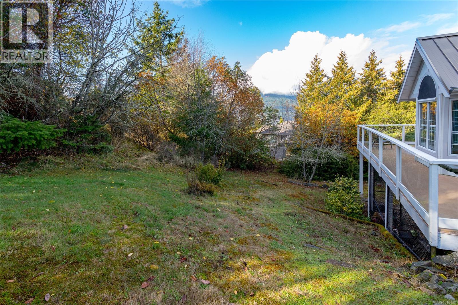 11474 Sumac Dr, North Saanich