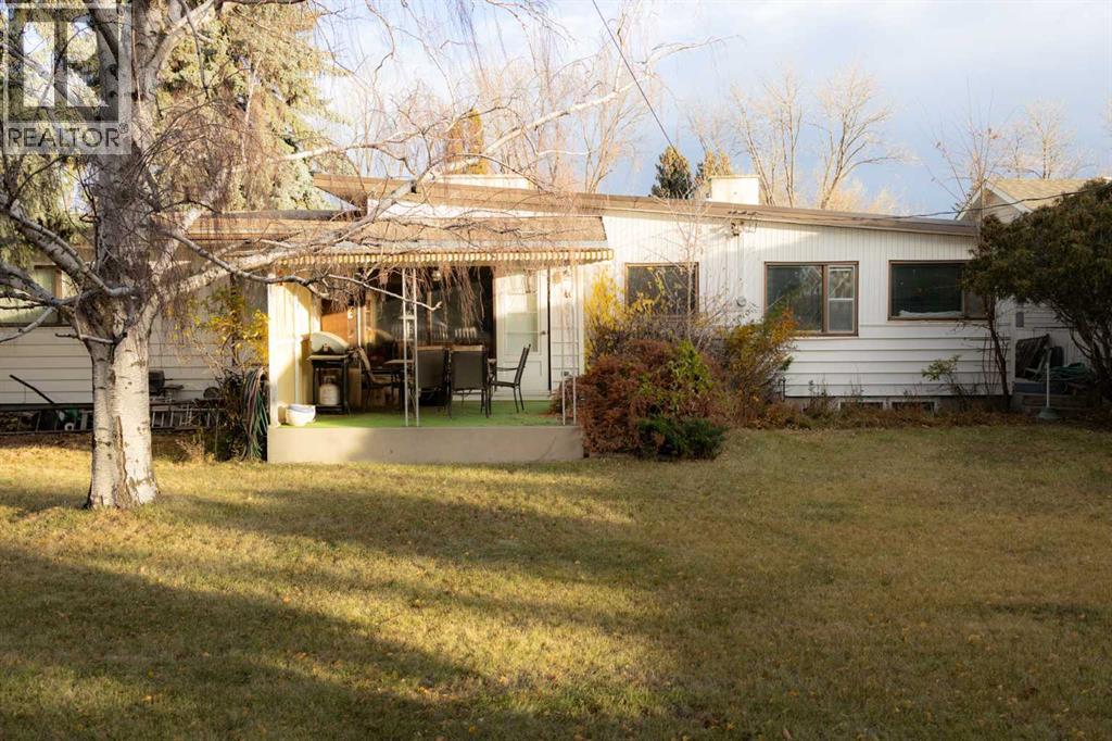 Single Family House Bungalow for Sale in   Avenue S Glendale Lethbridge 