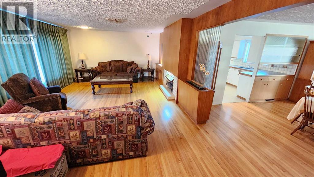 Single Family House Bungalow for Sale in   Avenue S Glendale Lethbridge 