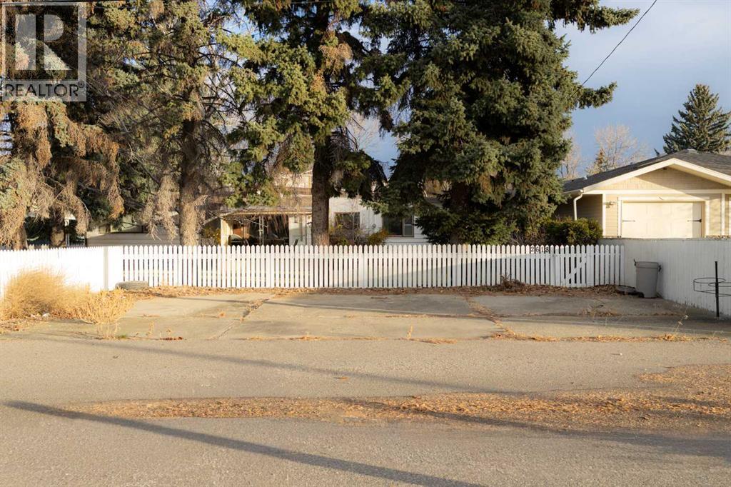 Single Family House Bungalow for Sale in   Avenue S Glendale Lethbridge 