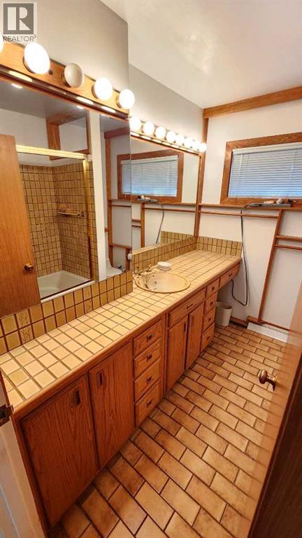 Single Family House Bungalow for Sale in   Avenue S Glendale Lethbridge 