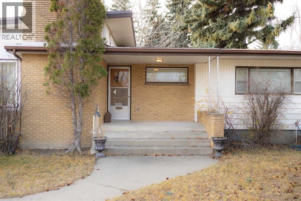 Single Family House Bungalow for Sale in   Avenue S Glendale Lethbridge 