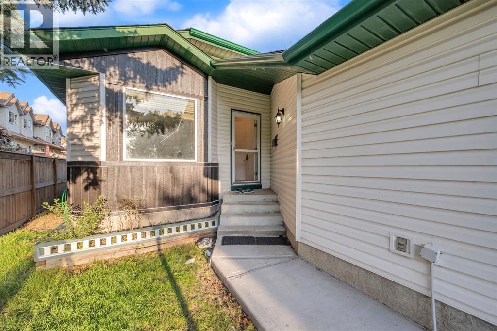 Single Family House 4 Level for Sale in  Shawbrooke Road SW Shawnessy Calgary 