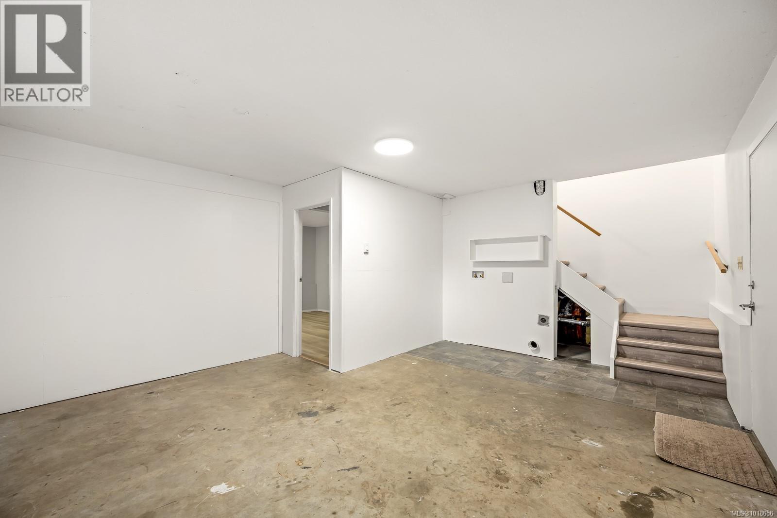 390 PETERSEN RD - 26