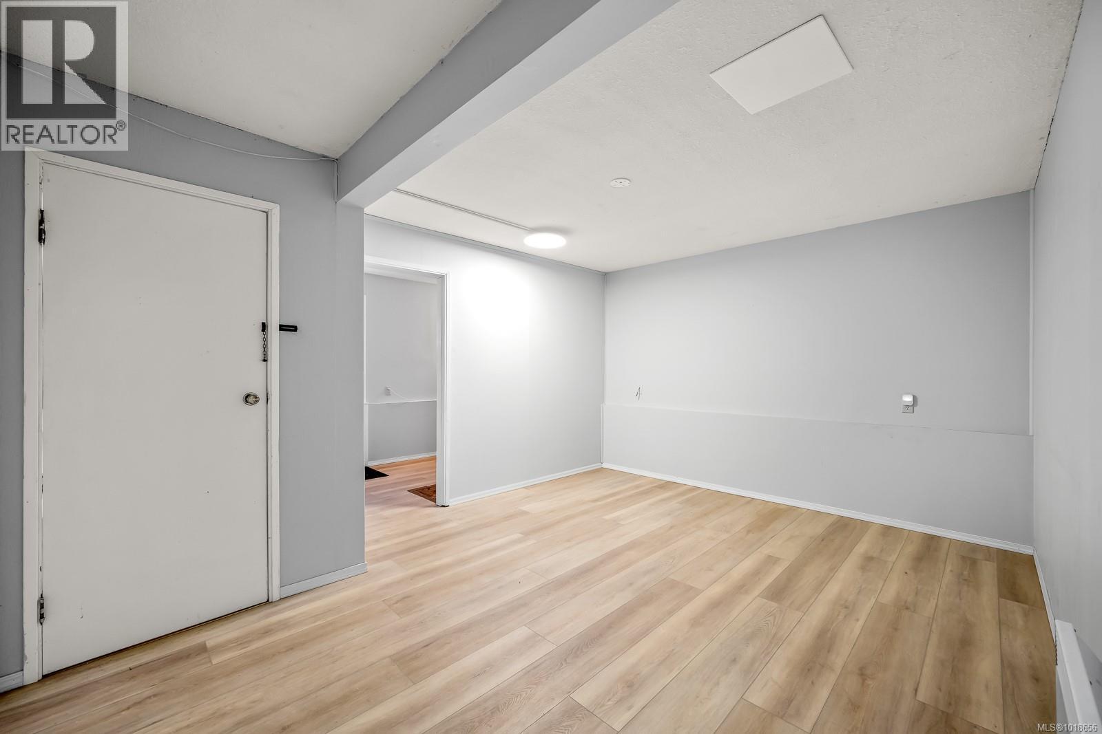 390 PETERSEN RD - 35